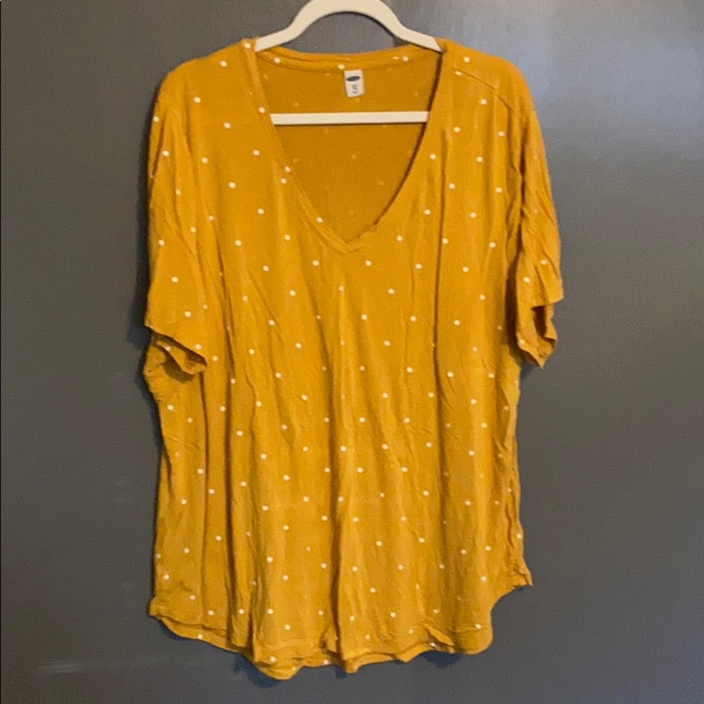 Polka dot vneck